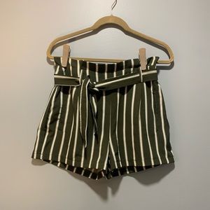 Ci Sono Olive Green Paperbag Waist Belted Shorts Size Medium Striped High Rise